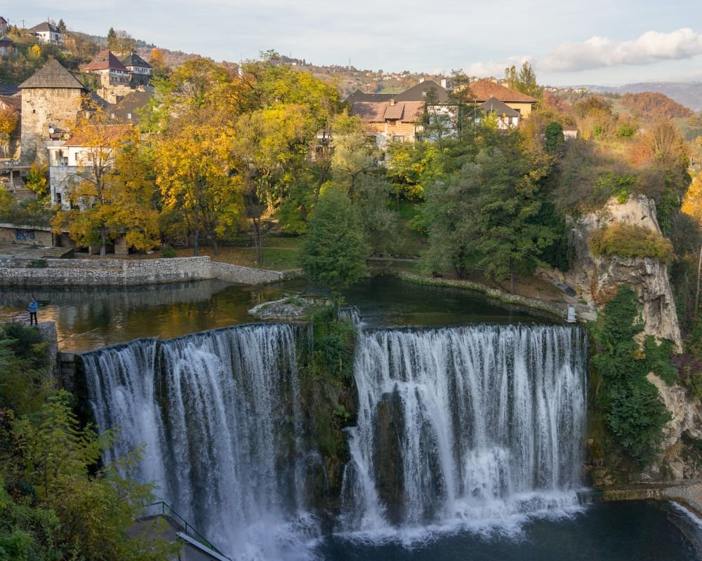 pogled na vodopad u jajcu