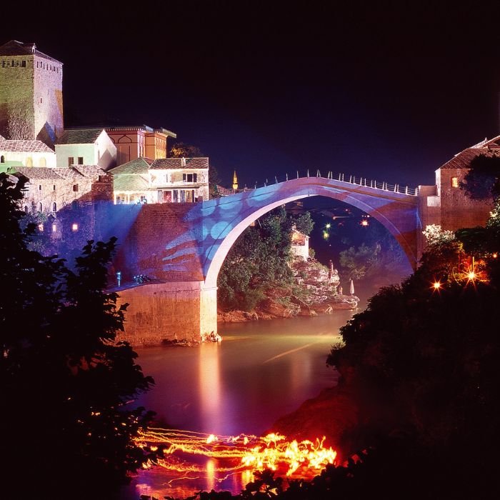  Rijeka Neretva i stari most uslikani po noći