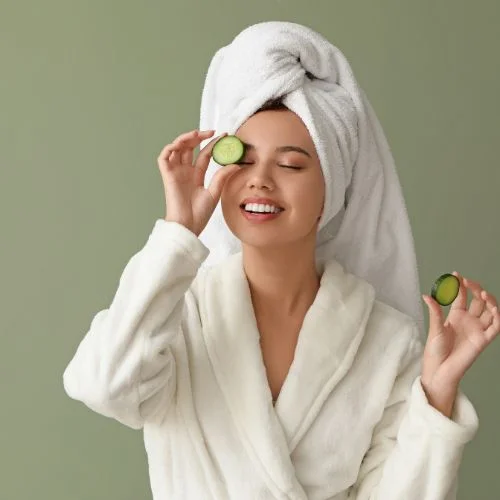 Na slici prikazane aktivnosti koje posjetioci mogu raditi u Jajcu gdje izaci, gdje kupovati, wellness i avantura