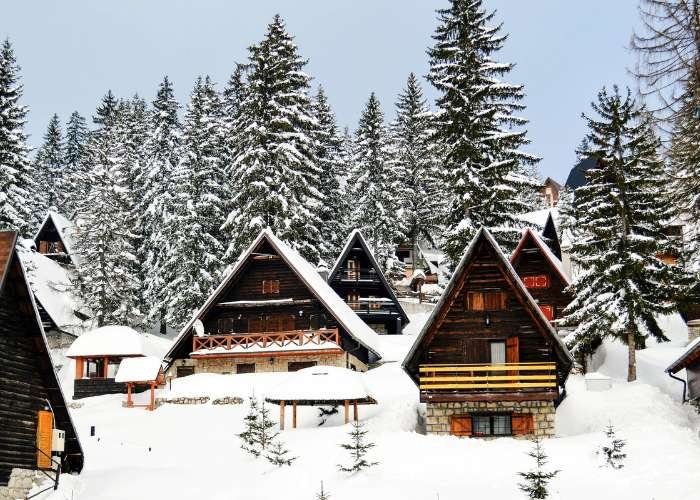 planina Vlašić zimi, pogled na vikendice