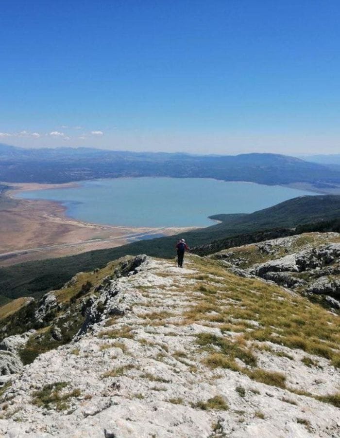 planina kamešnica u livnu, pogled na jezero sa planine