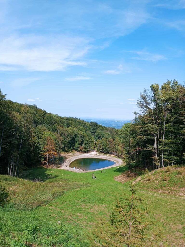 Pogled na jezero Busija na Majevici