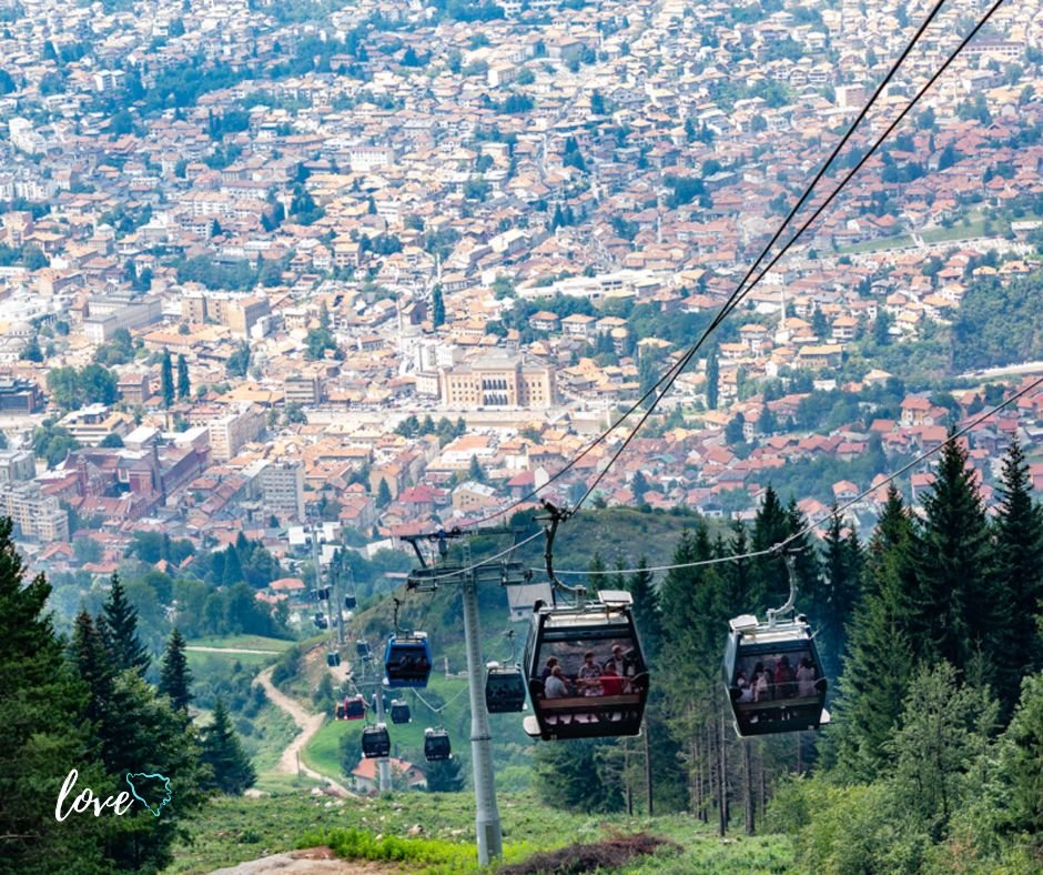 Žičara, koja vodi od Vijećnice do Trebevića