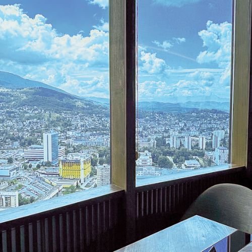 Sky Lounge 35 / Avaz Twist Tower